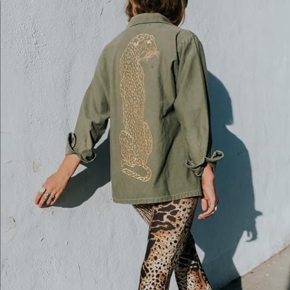 🚫SOLD🚫Novella Royale Cheetah Vintage Army shirt - Picture 2 of 8